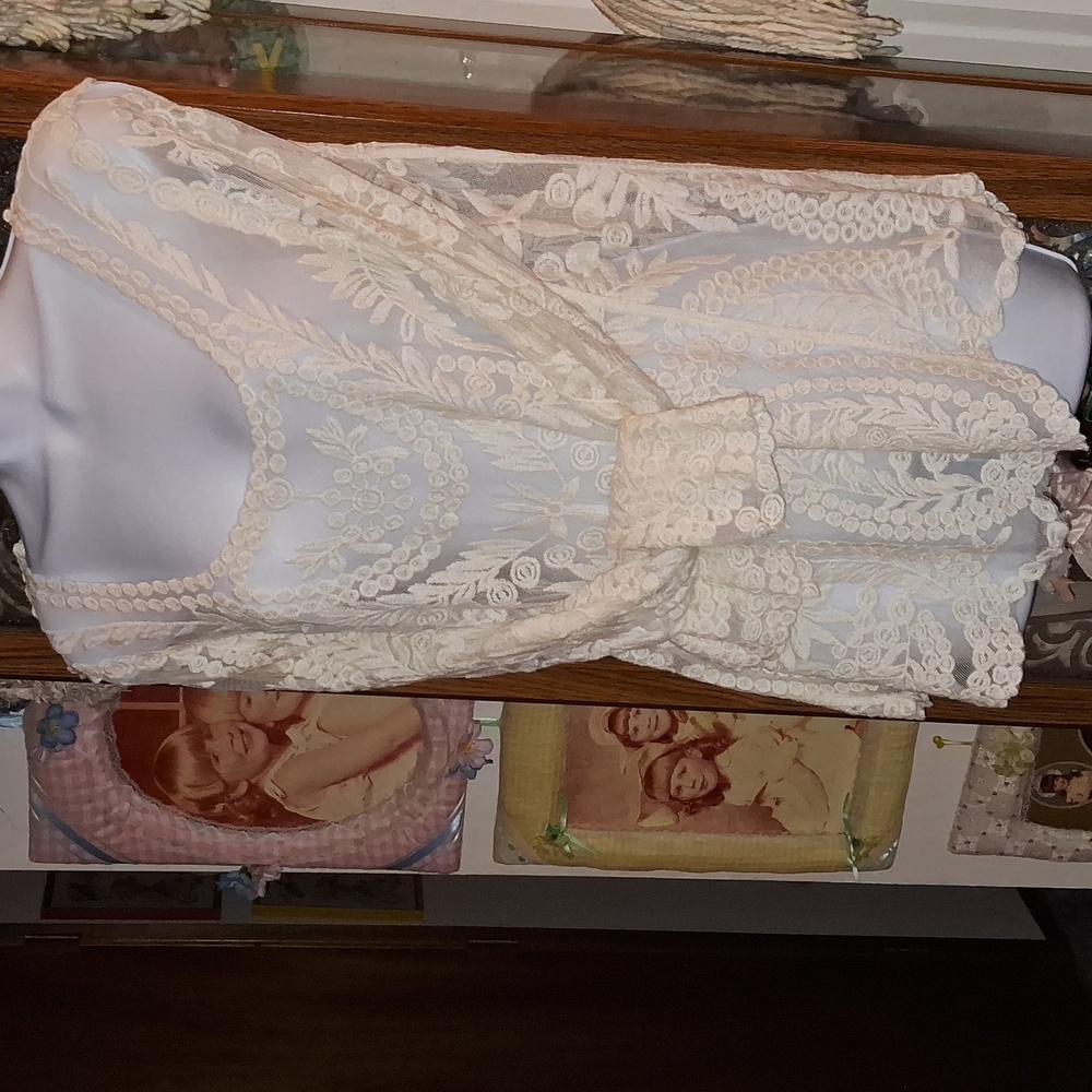 VINTAGE 80'S,Off-White/Cream Colored,Floral,Lace,Sexy,Semi-Transparent,Top🦋🦋🦋